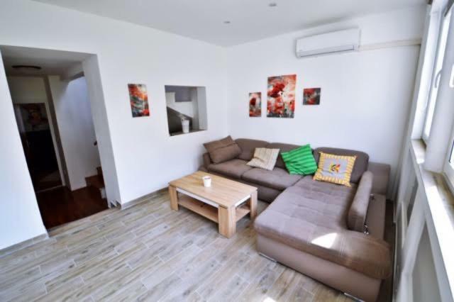 Apartman Martina Betina  Exteriör bild